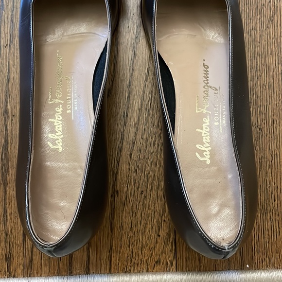 Salvatore Ferragamo Brown-ish/Gray Bowed Flats with Small Heel - 7.5 - Picture 11 of 13